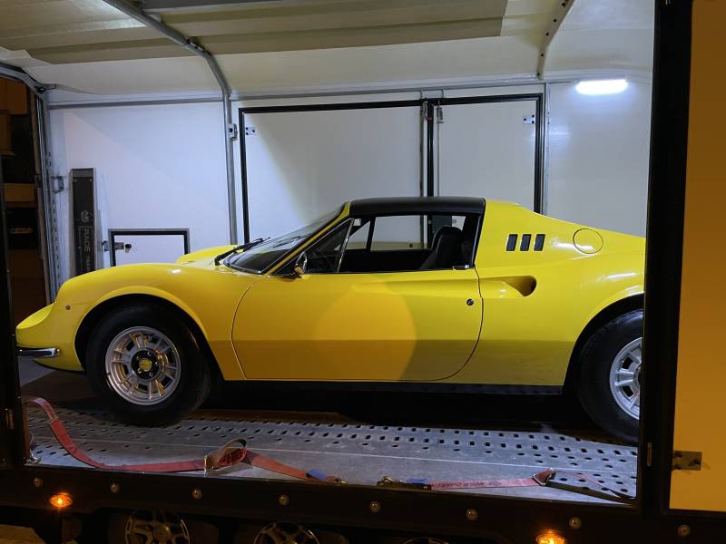 Transport sur remorque d’une Ferrari Dino 246 GT de collection – Livraison à Monaco