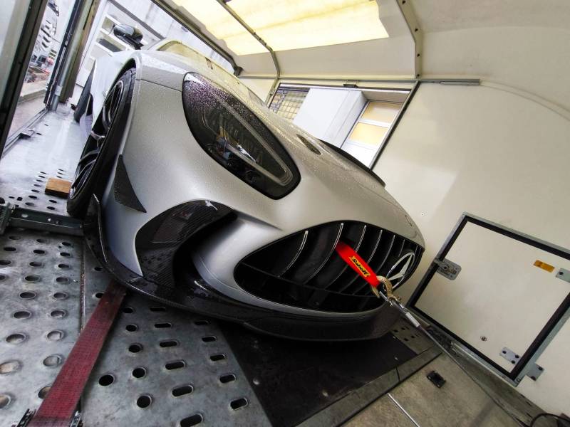 Transport sécurisé en camion fermé d’une Mercedes-AMG GT3 – Livraison à Monaco